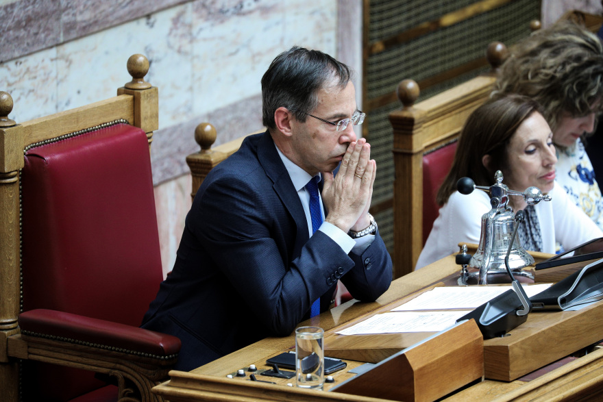 Θεοδωράκης: Αποχαιρετώ τη Βουλή πολιτικά ηττημένος, ανθρώπινα θλιμμένος