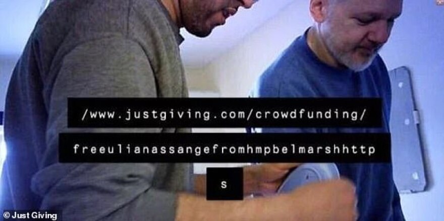 Οι πρώτες φωτογραφίες του Ασάνζ από τη φυλακή