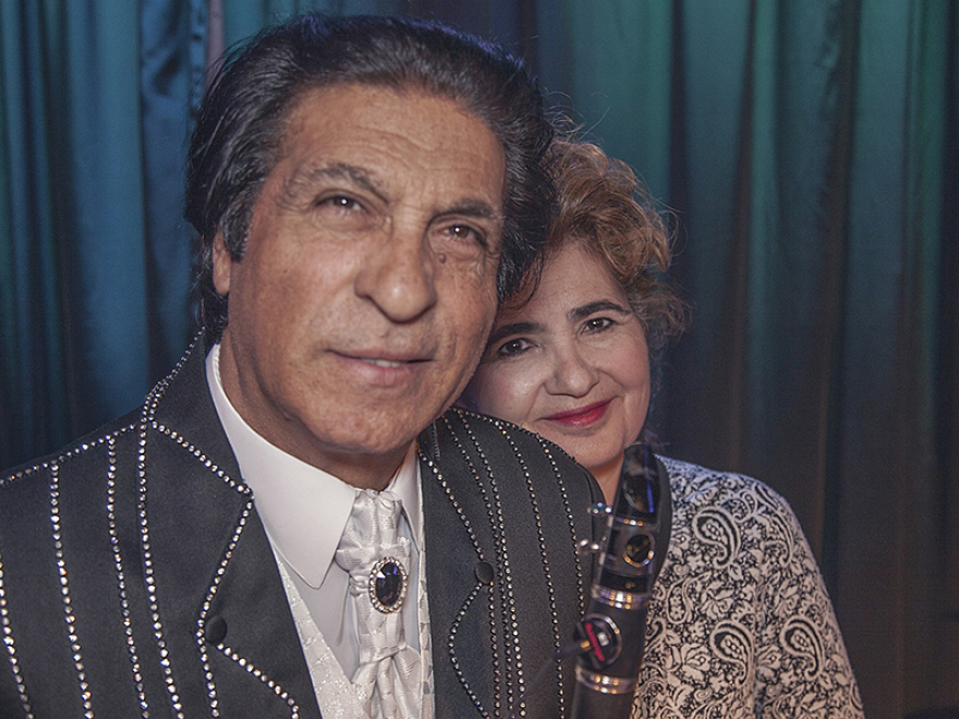 Συγκλονίζει η σέξι παίκτρια του Deal: Συνάντησε την τραγουδίστρια μητέρα της έπειτα από 17 χρόνια 