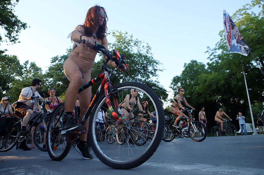 Θεσσαλονίκη: Γυμνή ποδηλατοδρομία για την προστασία του περιβάλλοντος