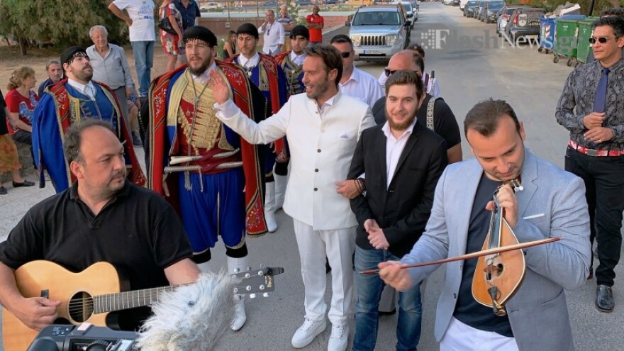 Στράτος Τζώρτζογλου & Σοφία Μαριόλα: Όλα όσα έγιναν στο λαμπερό γάμο στην Κρήτη