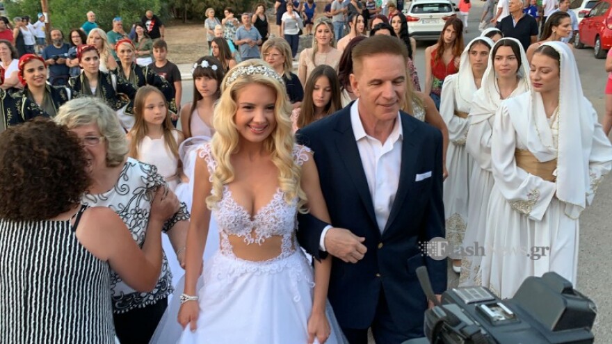 Στράτος Τζώρτζογλου & Σοφία Μαριόλα: Όλα όσα έγιναν στο λαμπερό γάμο στην Κρήτη