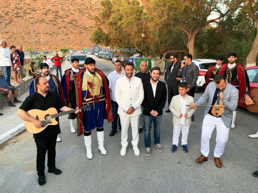 Στράτος Τζώρτζογλου & Σοφία Μαριόλα: Όλα όσα έγιναν στο λαμπερό γάμο στην Κρήτη