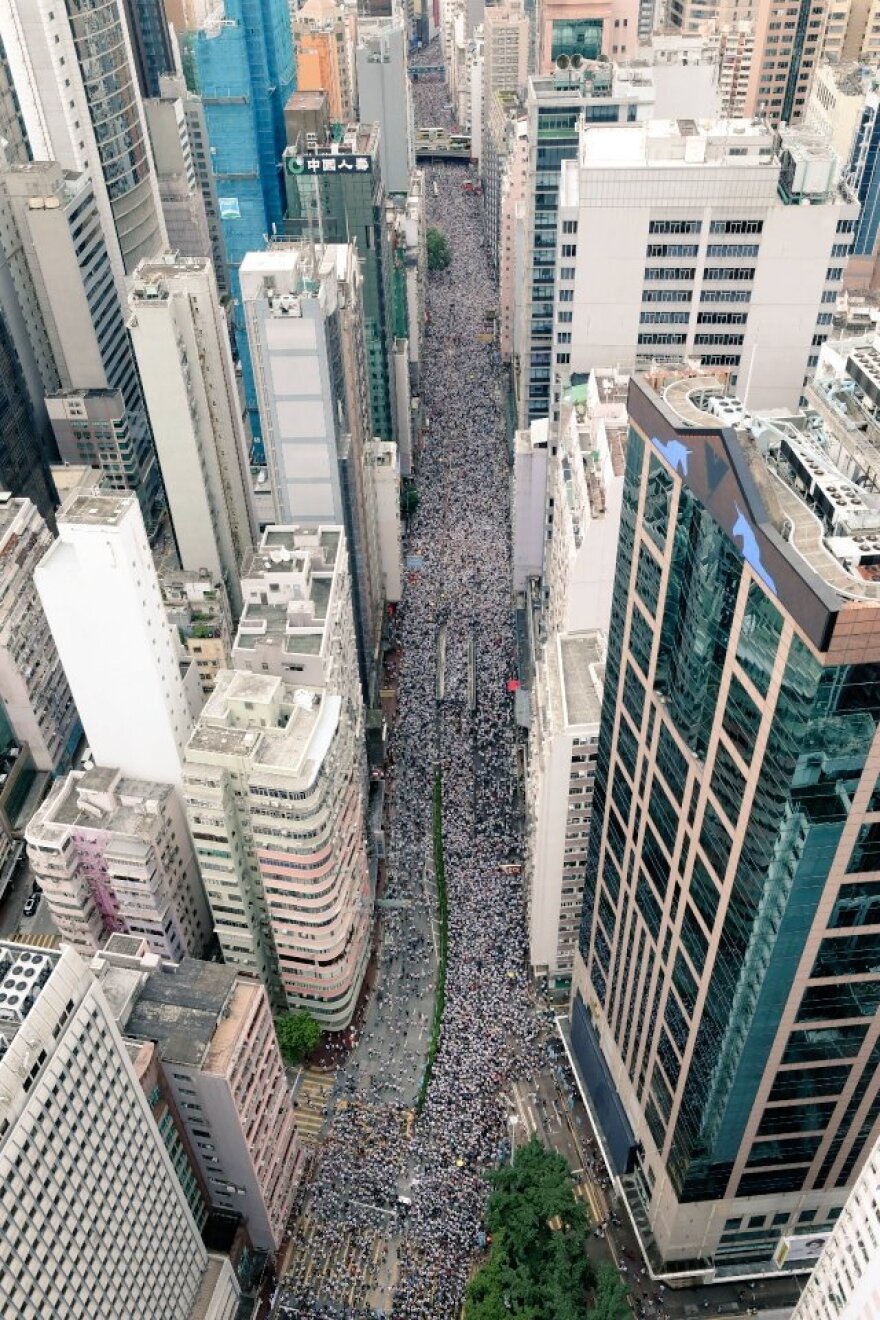 Χονγκ Κονγκ: Πάνω από ένα εκατομμύριο άνθρωποι συμμετείχαν στη διαδήλωση!