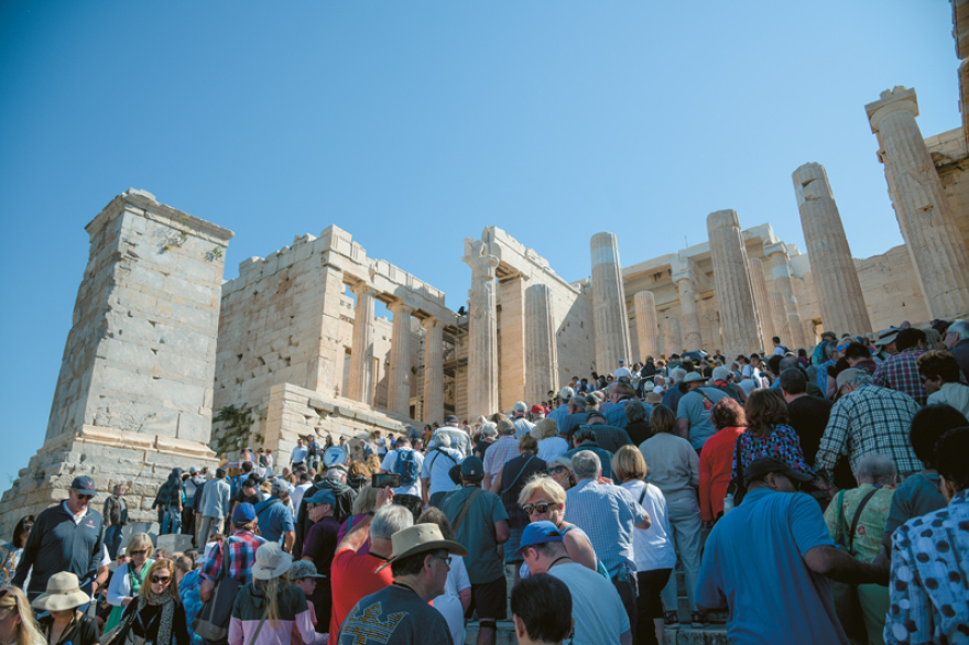 Ξαφνική βουτιά στον τουρισμό