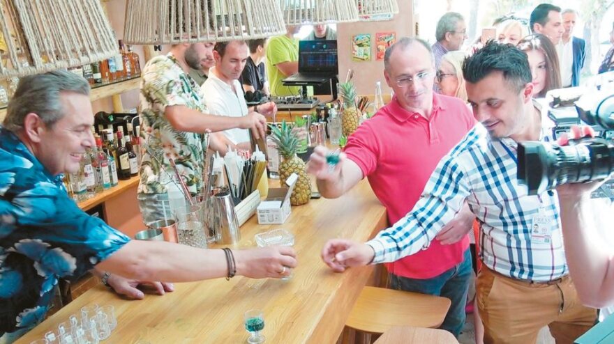 H επόμενη ημέρα του Πάνου Καμμένου: Χωρίς Βουλή αλλά με μπαρ και μπίζνες στην κάνναβη