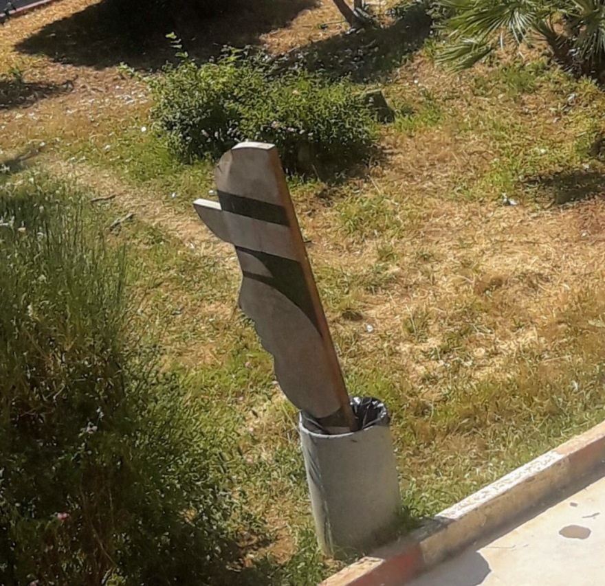 Πέταξαν στα σκουπίδια τα «ανθρωπάκια» του Γιάννη Γαΐτη στο ΣΕΦ!