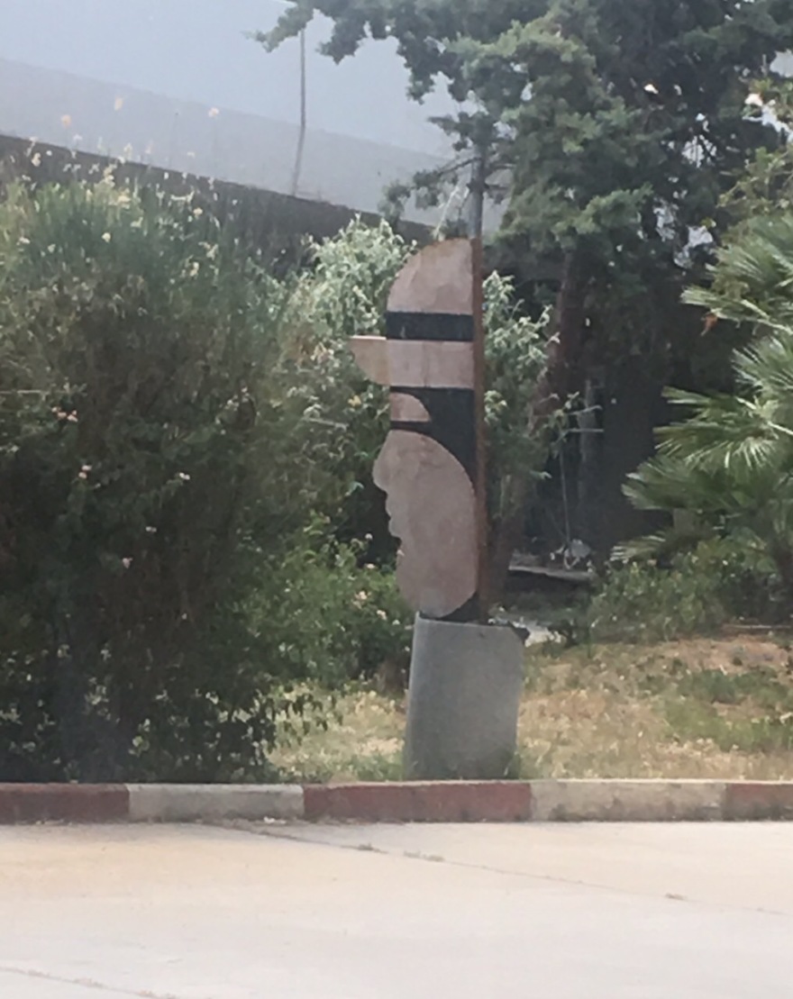 Πέταξαν στα σκουπίδια τα «ανθρωπάκια» του Γιάννη Γαΐτη στο ΣΕΦ!