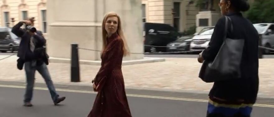 Η φιλενάδα του Μπόρις Τζόνσον έκανε εχθές την παρθενική της εμφάνιση ως... εν αναμονή «Πρώτη Κυρία»