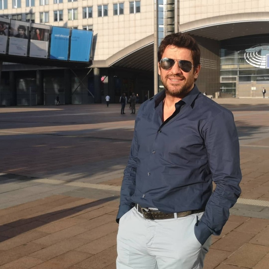 Ο Γεωργούλης χοροπηδάει από τη χαρά του στις Βρυξέλλες