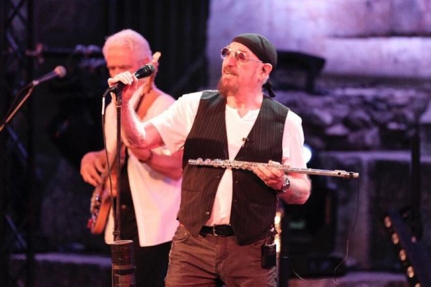 Κυριάκος Μητσοτάκης: Στη συναυλία των Jethro Tull στο Ηρώδειο με την κόρη του