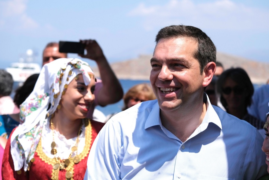 Ο Τσίπρας στη Χάλκη υποσχέθηκε κατάργηση του ΕΝΦΙΑ στα νησιά κάτω των 1000 κατοίκων