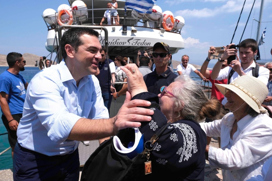 Ο Τσίπρας στη Χάλκη υποσχέθηκε κατάργηση του ΕΝΦΙΑ στα νησιά κάτω των 1000 κατοίκων