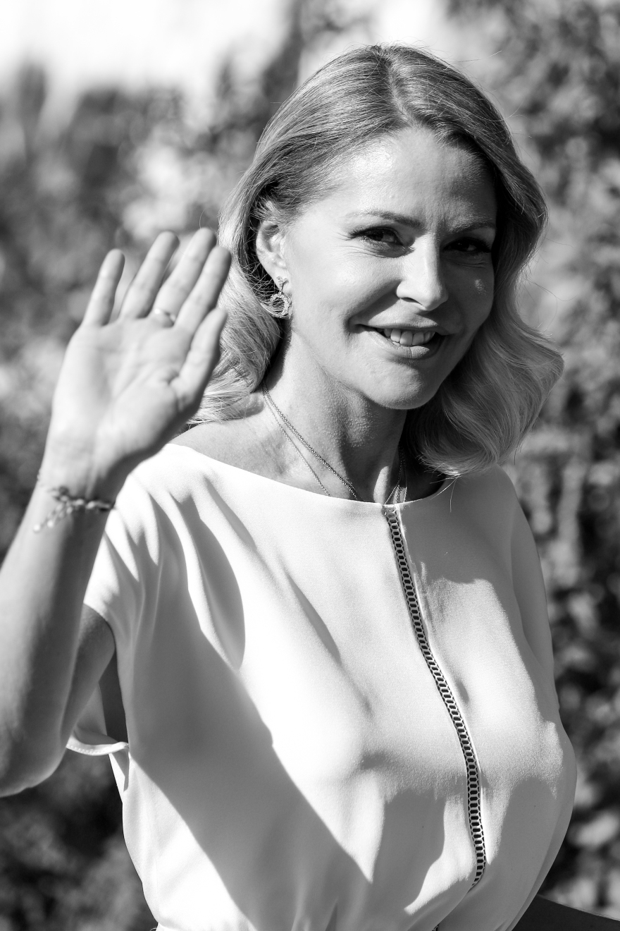 Τζένη Μπαλατσινού: Η πανέμορφη νύφη σε δέκα καρέ