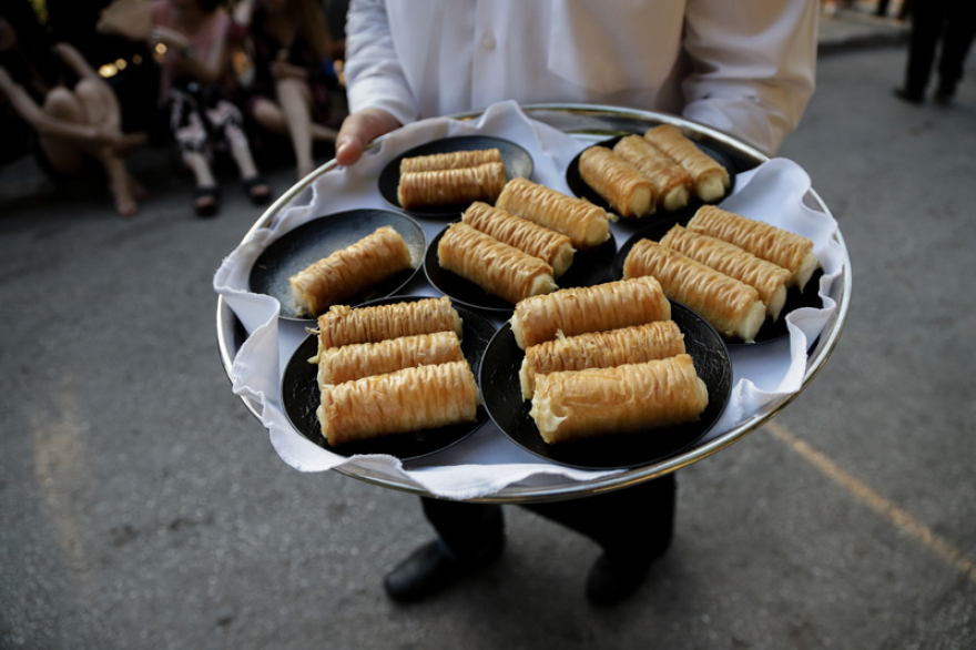 Τζένη Μπαλατσινού - Βασίλης Κικίλιας: Το άλμπουμ ενός λαμπερού γάμου