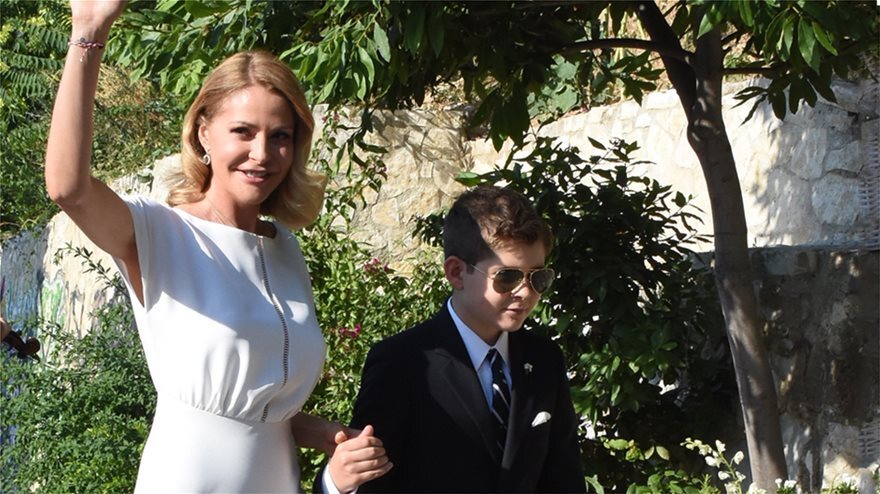 Τζένη Μπαλατσινού: Η πανέμορφη νύφη σε δέκα καρέ