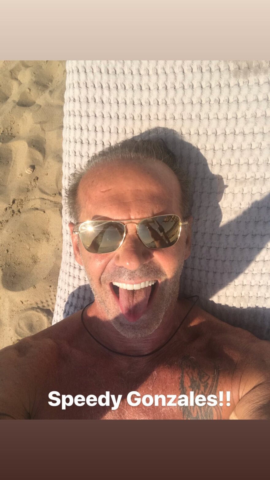 Γάμος Μπαλατσινού - Κικίλια: Τι έκανε ο Πέτρος Κωστόπουλος την ώρα του μυστηρίου;