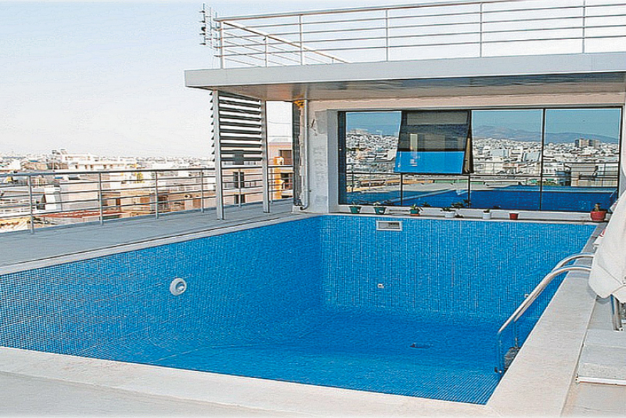 Μαρία Παπασπύρου: Η Γενική Επιθεωρήτρια Δημόσιας Διοίκησης μετακομίζει σε κτίριο με πισίνα