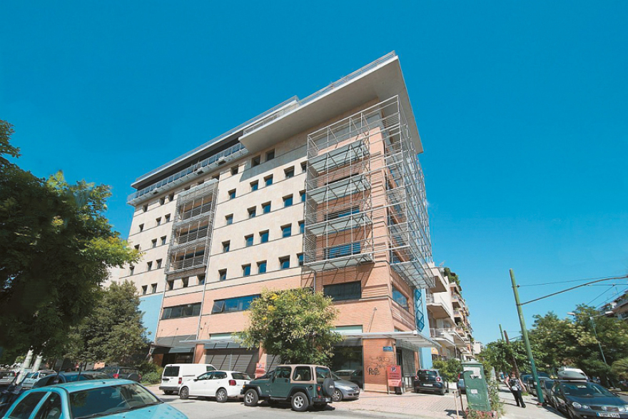 Μαρία Παπασπύρου: Η Γενική Επιθεωρήτρια Δημόσιας Διοίκησης μετακομίζει σε κτίριο με πισίνα