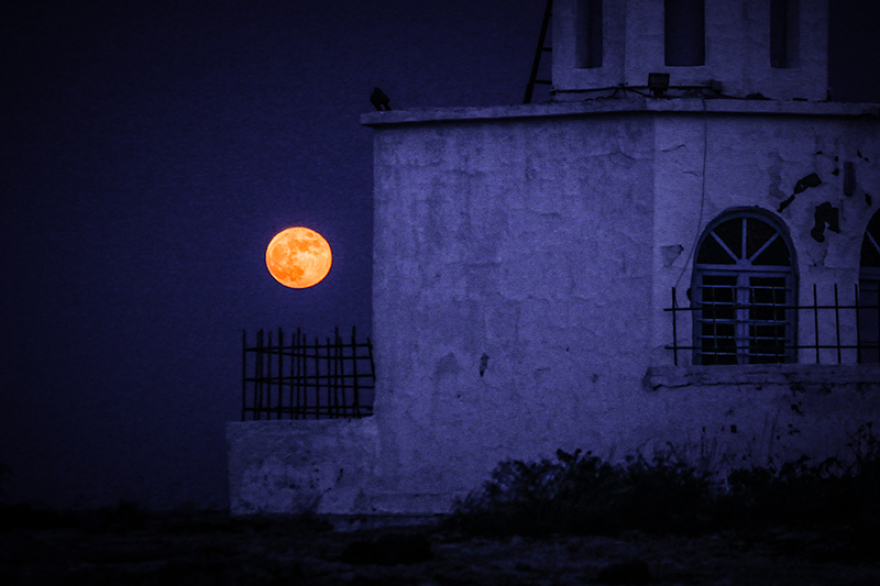 Φωτογραφίες: Μαγευτική «Πανσέληνος της Φράουλας» στον ουρανό!