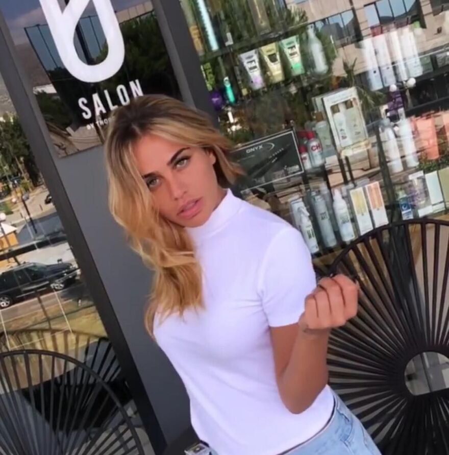 Η Κόνι Μεταξά έγινε ξανθιά 