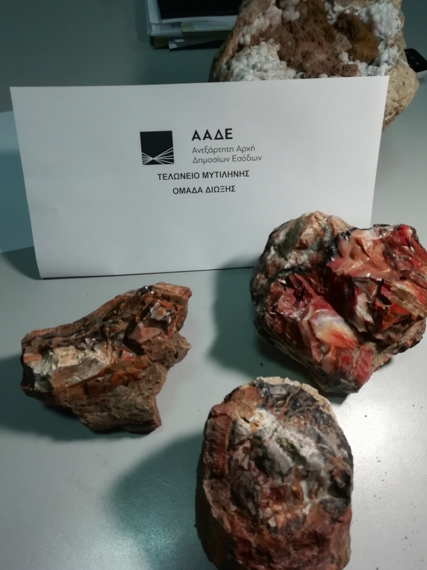 Λέσβος: Απολιθώματα στις αποσκευές επισκεπτών που προσπάθησαν να φύγουν για Βιέννη