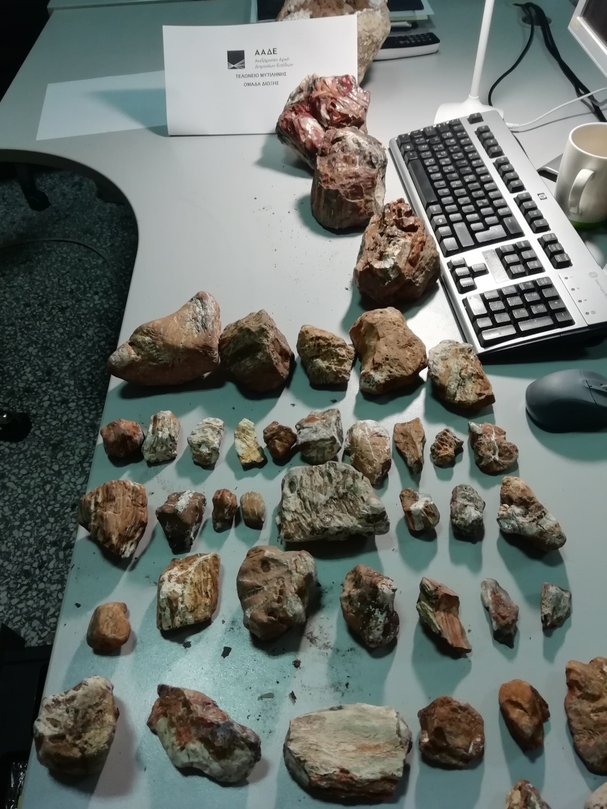 Λέσβος: Απολιθώματα στις αποσκευές επισκεπτών που προσπάθησαν να φύγουν για Βιέννη