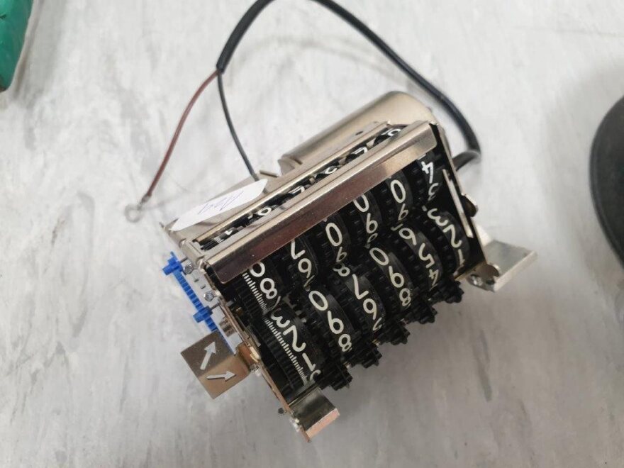 Σπείρα «έκλεβε» ρεύμα «πειράζοντας» τα ρολόγια - Ζημιά 1,5 εκατ. ευρώ για τον ΔΕΔΔΗΕ