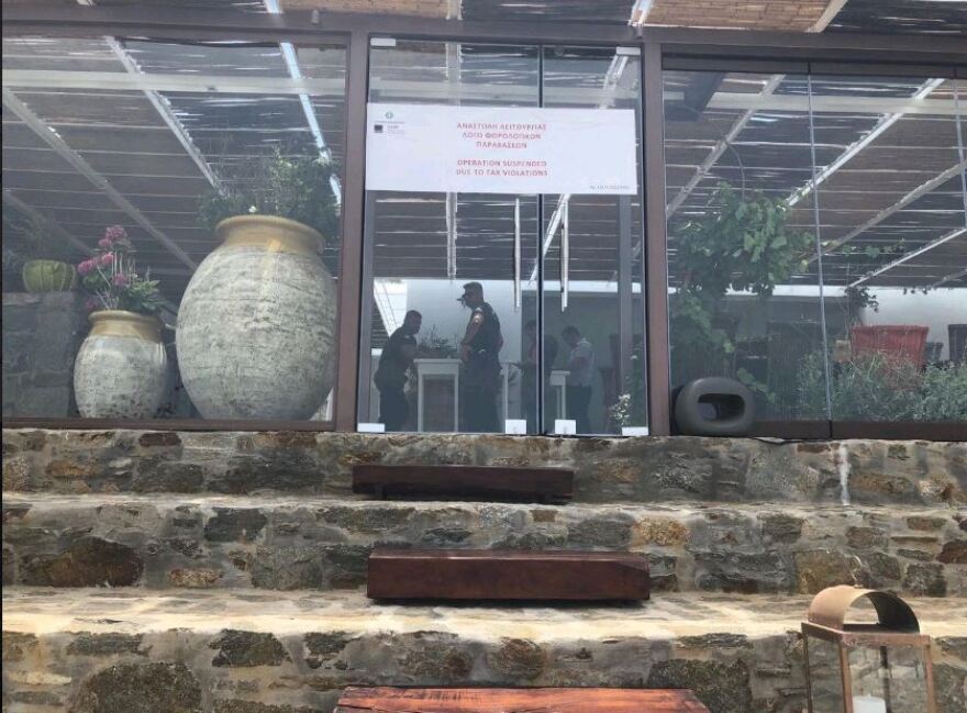 Λουκέτο στο εστιατόριο του Salt Bae στη Μύκονο για φοροδιαφυγή 25.800 ευρώ