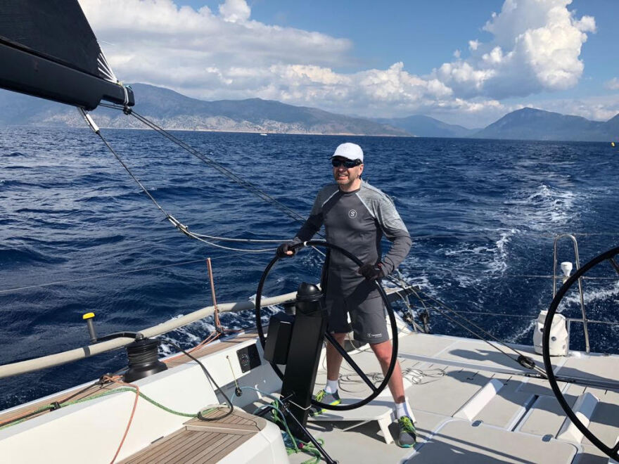 Νικητής ο Ριμπολόβλεφ σε αγώνες ιστιοφόρων με το σκάφος Skorpios 