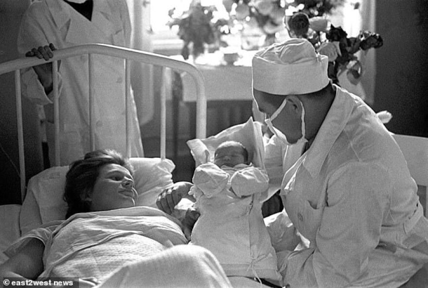 Μόσχα: Ο πρώτος άνθρωπος που θα γεννηθεί στο διάστημα θα είναι Ρώσος πολίτης 