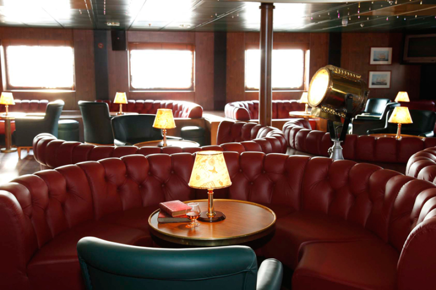 Ζήστε την εμπειρία Blue Star Ferries… γιατί οι διακοπές σας για την Κρήτη ξεκινούν από το πλοίο! 