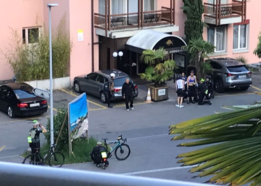 Ο «Βασιλιάς με το μπουστάκι»... μας έδειξε ξανά τους κοιλιακούς του;