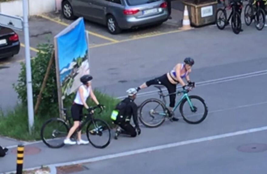 Ο «Βασιλιάς με το μπουστάκι»... μας έδειξε ξανά τους κοιλιακούς του;