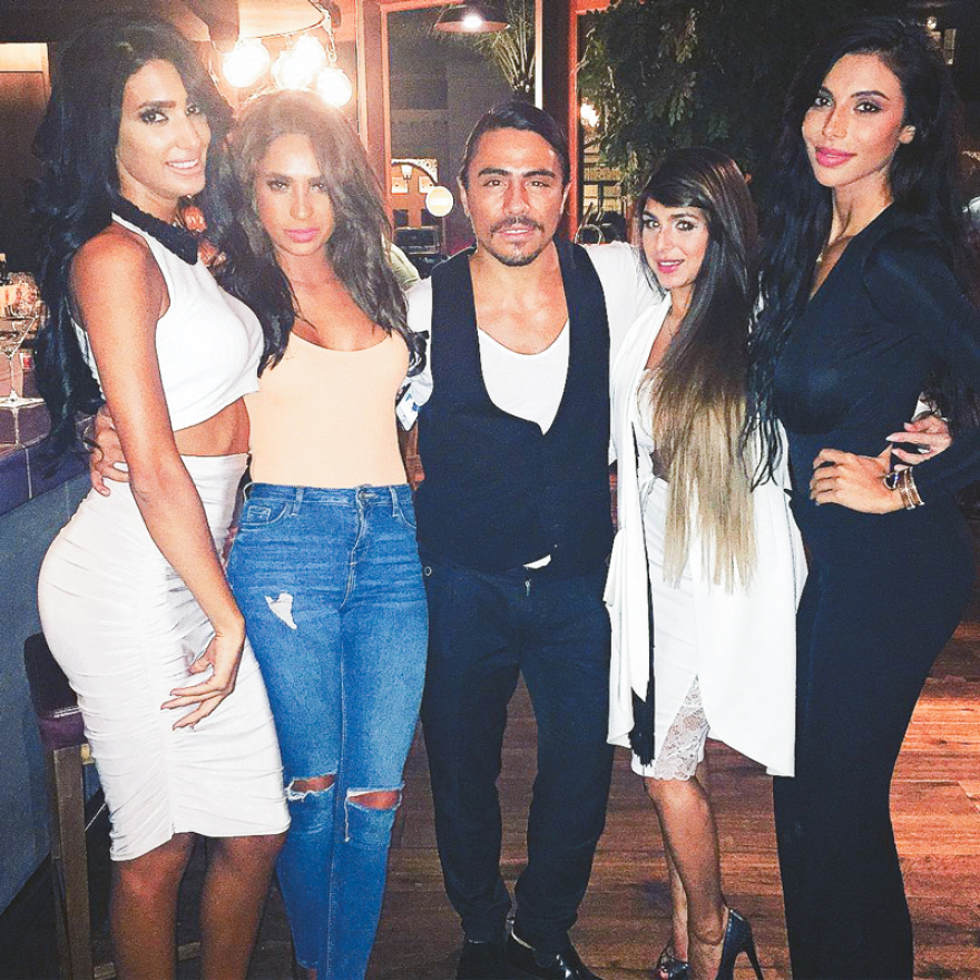 Ο Salt Bae στο ΘΕΜΑ: «Ήρθα να ρίξω  τις τιμές στη Μύκονο», αλλά... έριξε την Εφορία 