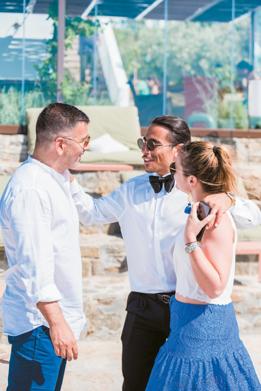 Ο Salt Bae στο ΘΕΜΑ: «Ήρθα να ρίξω  τις τιμές στη Μύκονο», αλλά... έριξε την Εφορία 