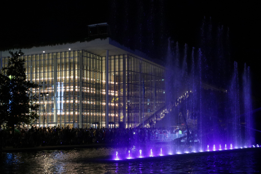 Summer Nostos Festival: Εντυπωσιακή «πρεμιέρα» με Πρωτοψάλτη, Brian Eno, και σόου πυροτεχνημάτων