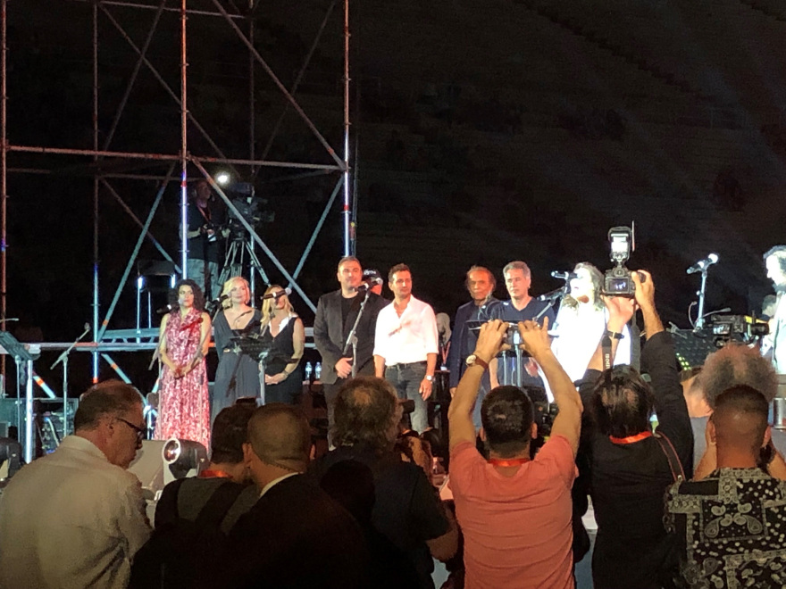 Αντώνης Ρέμος: «Μάγεψε» το κοινό στη συναυλία προς τιμήν του Μίκη Θεοδωράκη