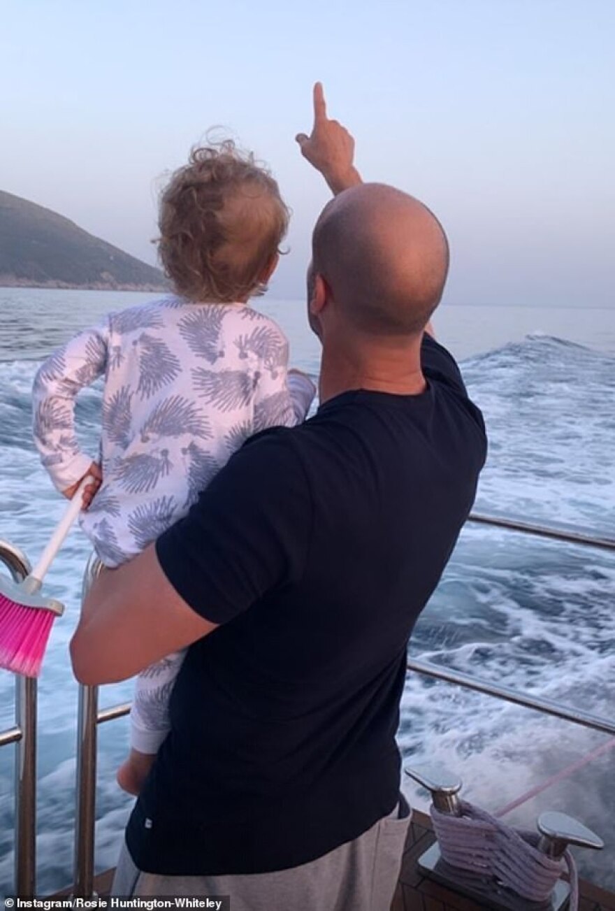 Rosie Huntington & Jason Statham: Στιγμές με το γιο τους