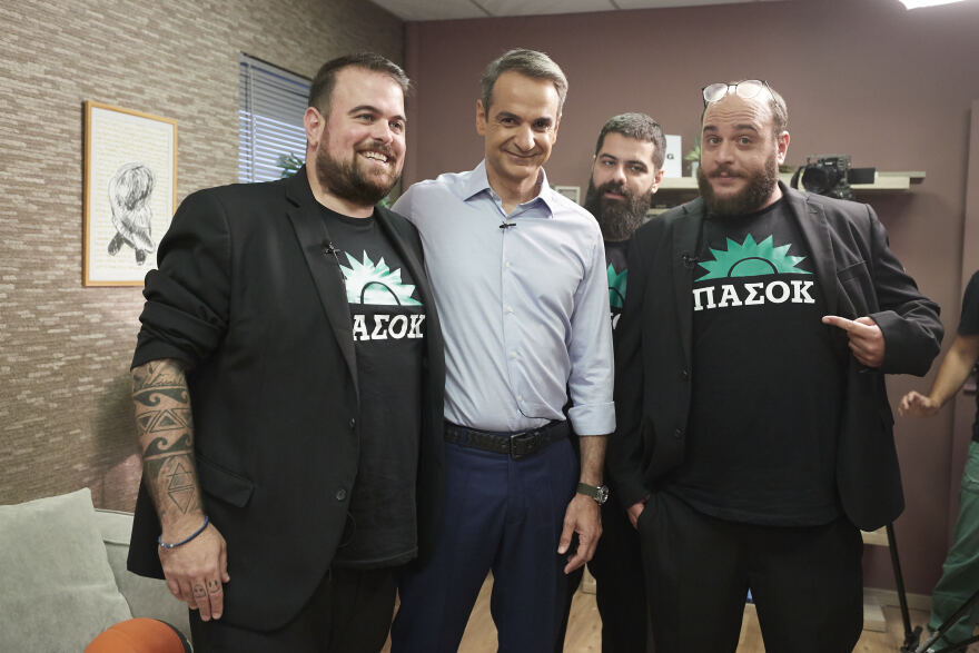  Ο Κυριάκος Μητσοτάκης αλλιώς: «Ναι» στα μπουζούκια, «όχι» στο κάπνισμα, «ίσως» στα τατουάζ