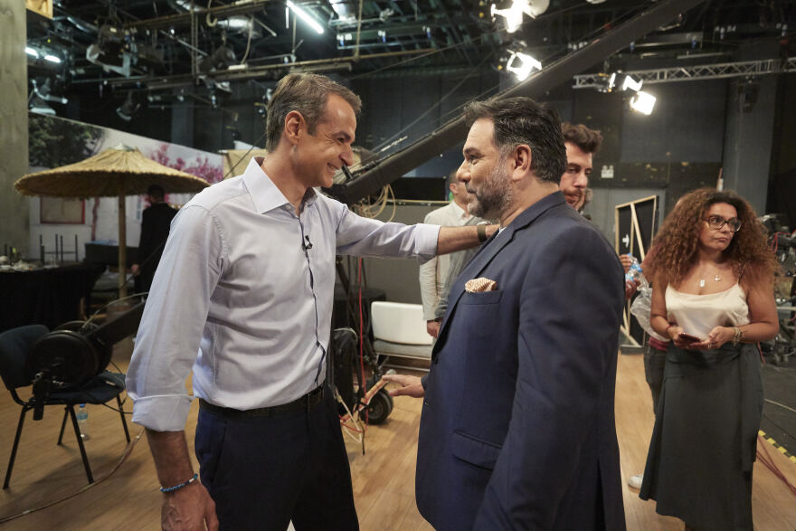  Ο Κυριάκος Μητσοτάκης αλλιώς: «Ναι» στα μπουζούκια, «όχι» στο κάπνισμα, «ίσως» στα τατουάζ