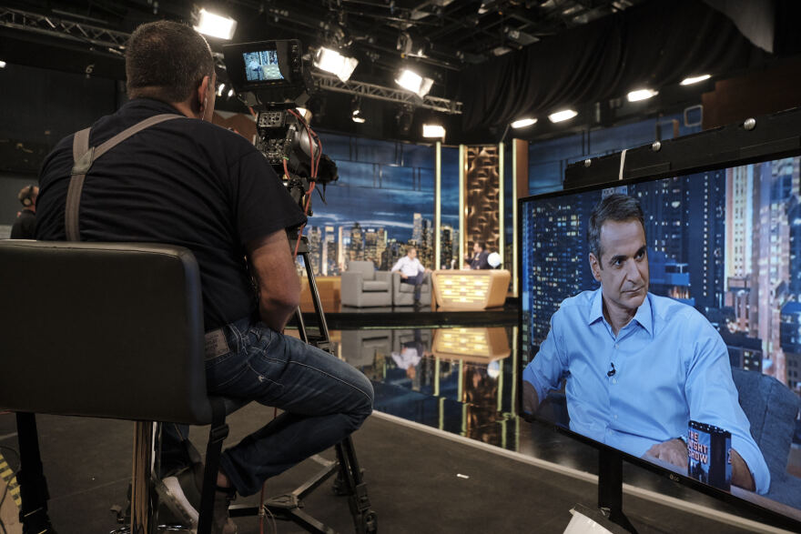  Ο Κυριάκος Μητσοτάκης αλλιώς: «Ναι» στα μπουζούκια, «όχι» στο κάπνισμα, «ίσως» στα τατουάζ