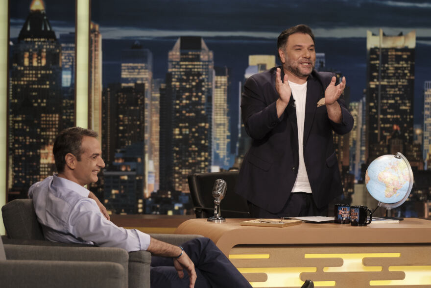  Ο Κυριάκος Μητσοτάκης αλλιώς: «Ναι» στα μπουζούκια, «όχι» στο κάπνισμα, «ίσως» στα τατουάζ