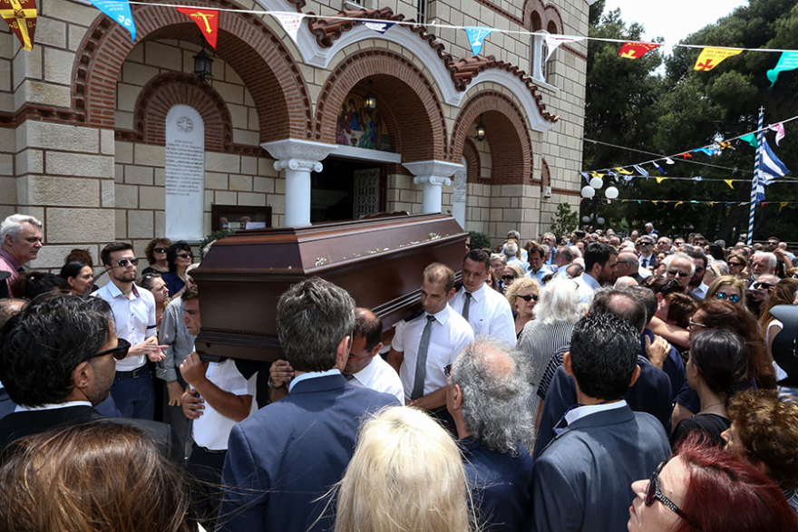 Ροβέρτος Σπυρόπουλος: Γεννηματά και Παπανδρέου στην κηδεία του - Συγκίνηση στο «τελευταίο αντίο»