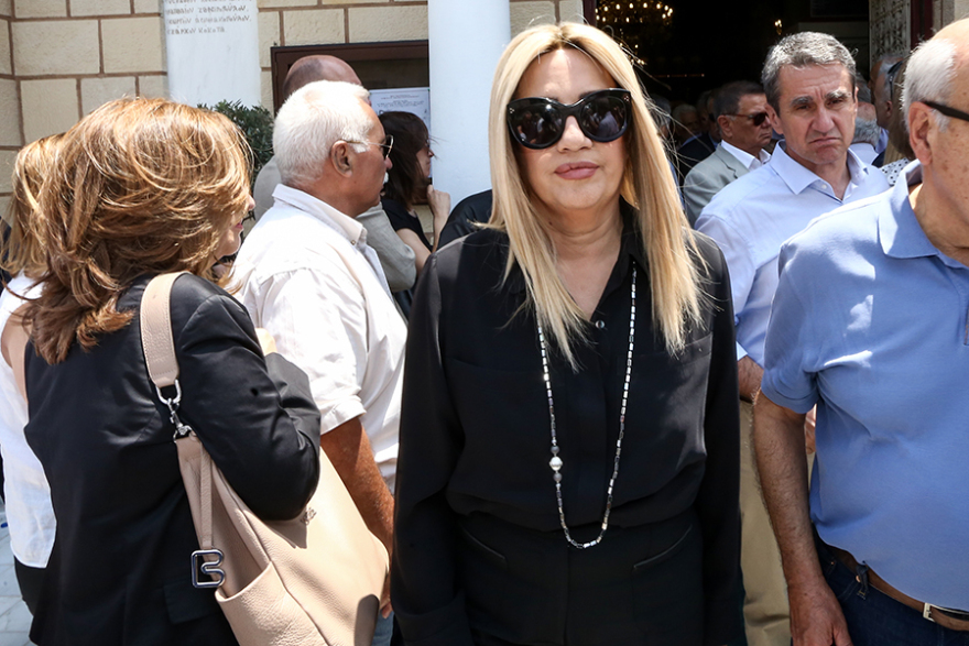 Ροβέρτος Σπυρόπουλος: Γεννηματά και Παπανδρέου στην κηδεία του - Συγκίνηση στο «τελευταίο αντίο»