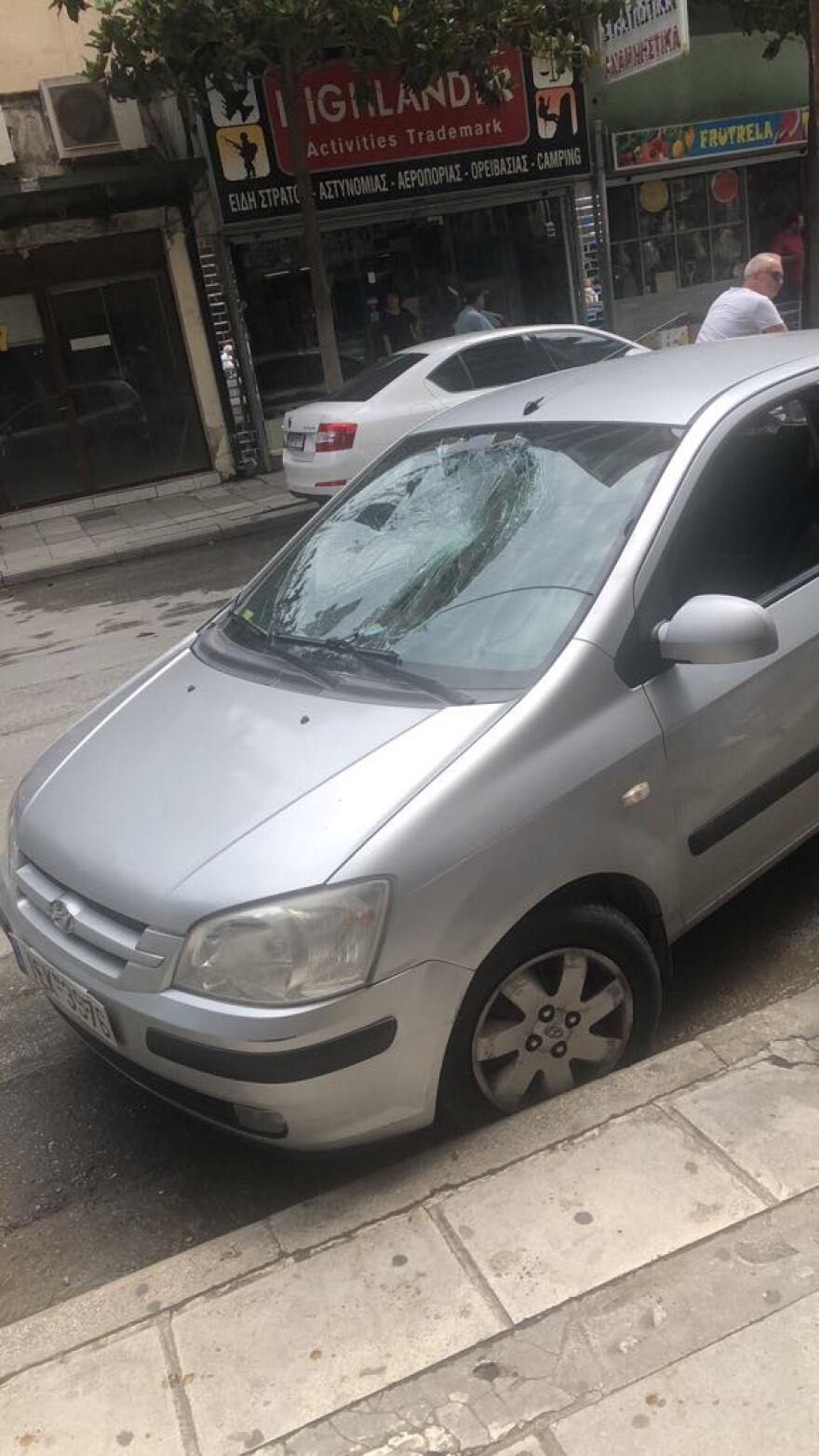 Λάρισα: Αντρας κυκλοφορούσε γυμνός στο κέντρο της πόλης!