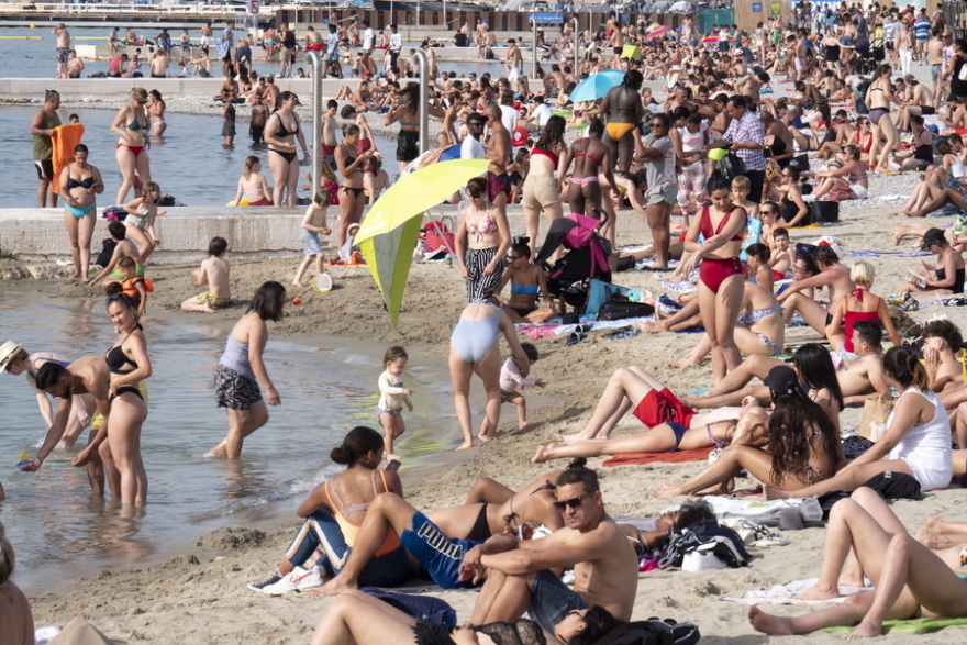 Καμίνι η Ευρώπη από τον καύσωνα - Τρεις νεκροί στη νότια Γαλλία