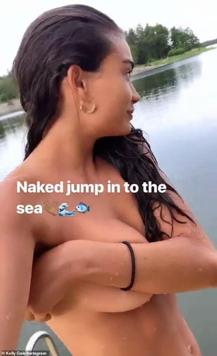 Μοντέλο της Victoria's Secret κολυμπά ολόγυμνη και «ρίχνει» το Instagram με σούπερ σέξι μπικίνι