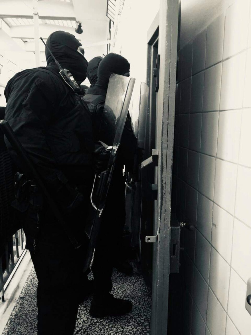 Φυλακές Κορυδαλλού: Τα ΕΚΑΜ εξουδετερώνουν τους κρατούμενους