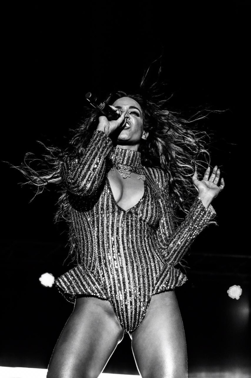 Η εκρηκτική εμφάνιση της Κατερίνας Στικούδη στη Θεσσαλονίκη 